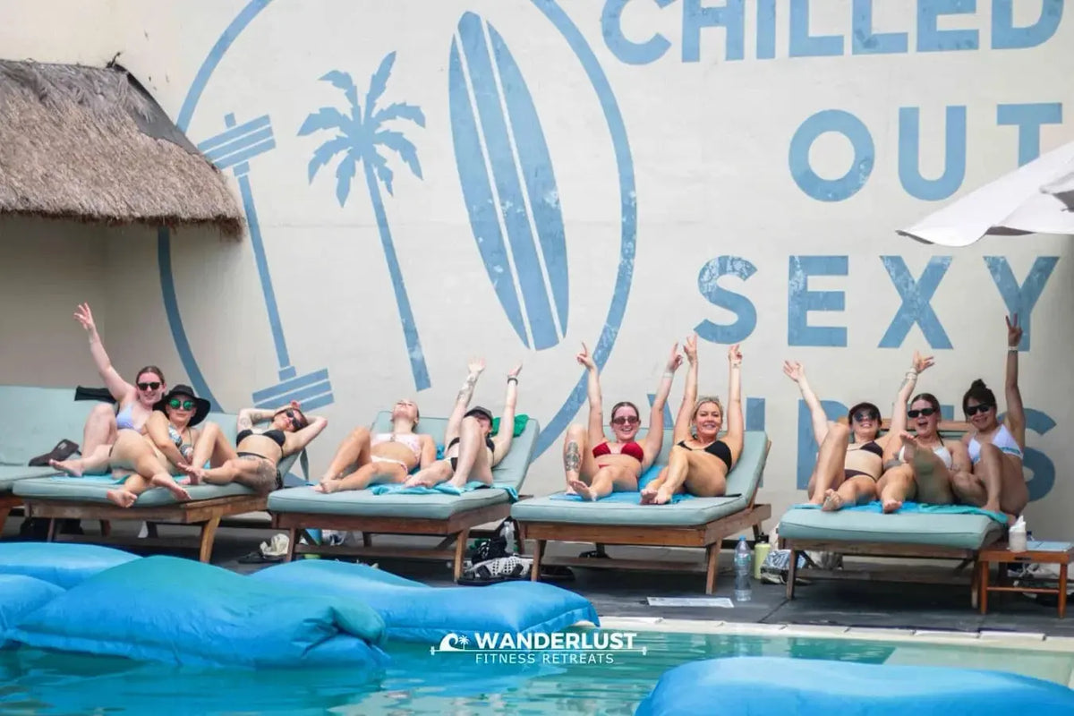 Solsenger ved bassenget til Wanderlust