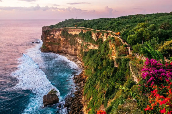 Uluwatu klipper dramatisk utsikt solnedgang Bali